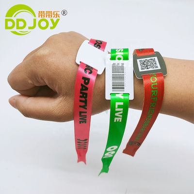 カスタム 13.56 MHZ RFID ポリエステル ブレスレット コンサート パーティー 祭り イベント 使い捨て