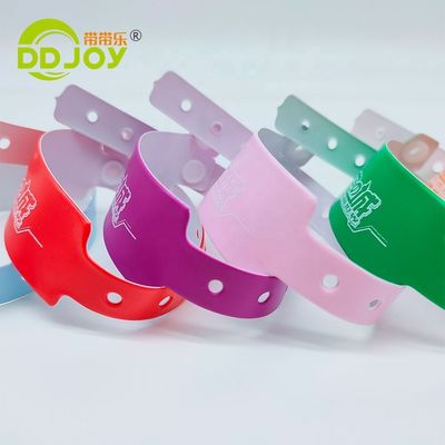 DDjoy フェスティバル イベント VIP 入場のためのカスタムビニールPVCプラスチックブレスレット印刷