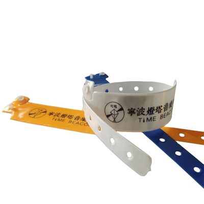 他のスタイル コンサートチケット ビニール PVC 腕帯 ホテルの顧客のロゴのためのプラスチックブレスレット