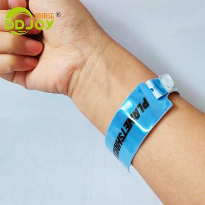 オーダーメイド ロゴ ヴィニール ブレスレット アムレートメントパーク 価格も安くて耐久性も高い