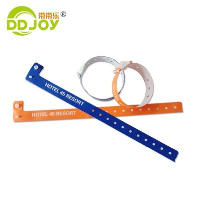 複合材料 L 形 成人サイズ 色とりどりのPVC/ビニール ブレスレット 250*25mm/250*16mm