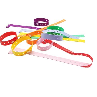 オーダーメイド ロゴ PVC L 形 調整可能なプラスチック ブレスレット イベント フェスティバル ロマンチックなスタイル