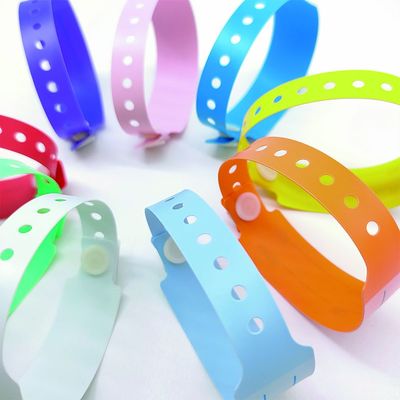 柔らかいプラスチックID腕帯 子供用 カスタムビニール ワンタイムブレスレット アムステーション