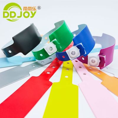 プラスティックロックインレイ技術 DDJOY イベント・フェスティバル用ブルーPVC ブレスレット/腕帯