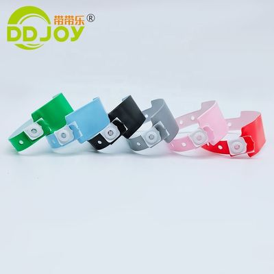 プラスティックロックインレイ技術 DDJOY イベント・フェスティバル用ブルーPVC ブレスレット/腕帯