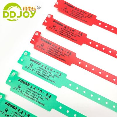 児童公園やチャリティーイベント用のPVCカスタマイズされた識別腕帯 赤