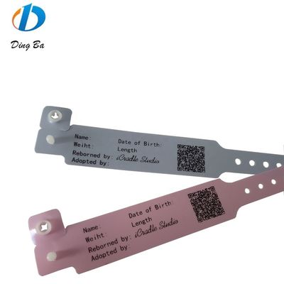 ISO9001 認定 黄色ビニールID ブレスレット 環境に優しいためのカスタマイズされたPVC腕帯
