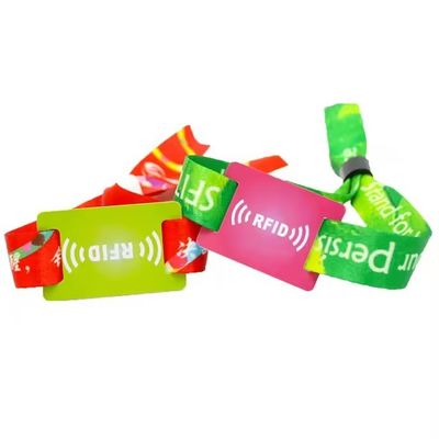 350*15mm 正規サイズ RFID 腕帯 カスタムロゴとテキスト印刷付き サテン製