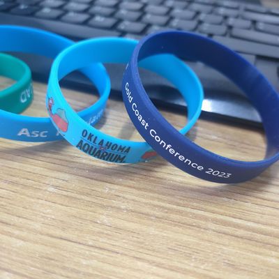 スポーツ イベント シリコン素材の腕帯 オーダーメイドのGLOWゴムブレスレット