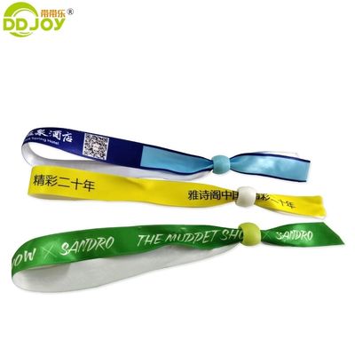100pcs サタンリボンリボン リストバンド 祭典 プレゼントのプロモーション
